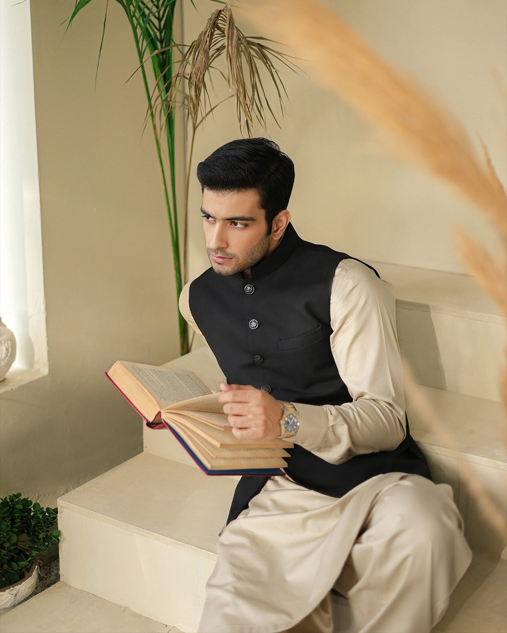 Mahir-e-Tasweer Awami Waistcoat